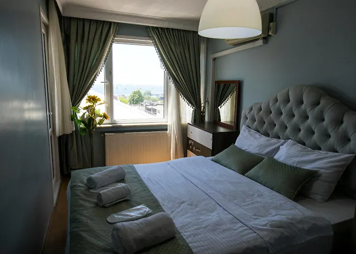 3 Diffrent Family Apartments At Center Walking 5 Minutes
