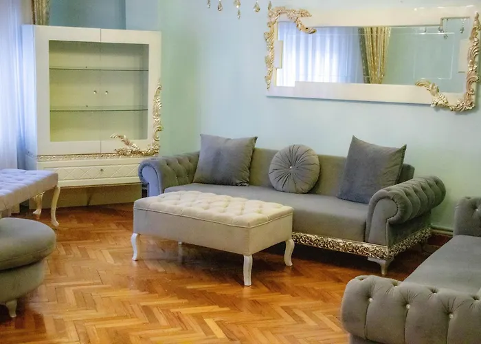 3 Diffrent Family Apartments At Center Walking 5 Minutes